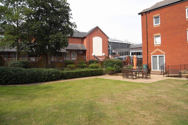 Flat for sale in Chamberlaine Court, Spiceball Park Road, Banbury