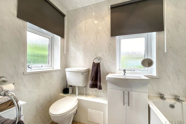 15 Barnard Crescent, Hebburn photo 4
