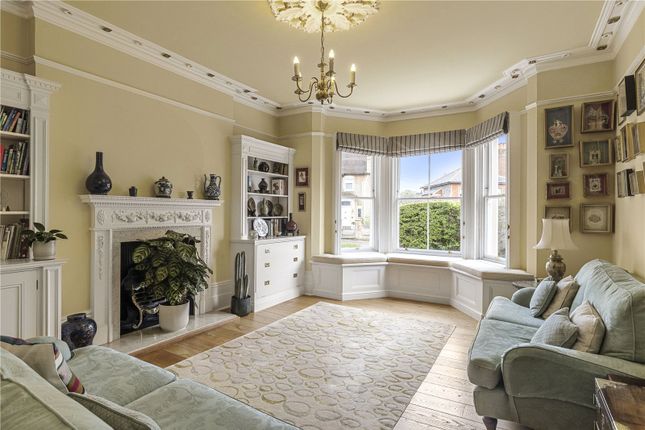 19, Austen Road, Surrey photo 4