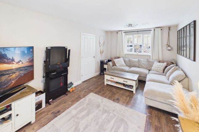 19, Brambling Close, Stowmarket photo 5