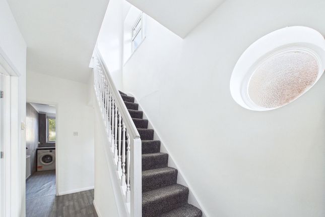 25, Acacia Avenue, Leicester photo 2