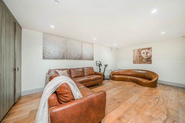 Detached house to rent in Milnthorpe Road, London