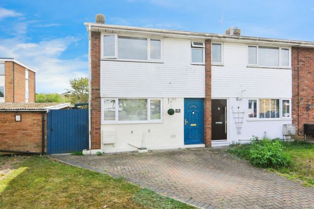14, Elm Rise, Essex photo 2