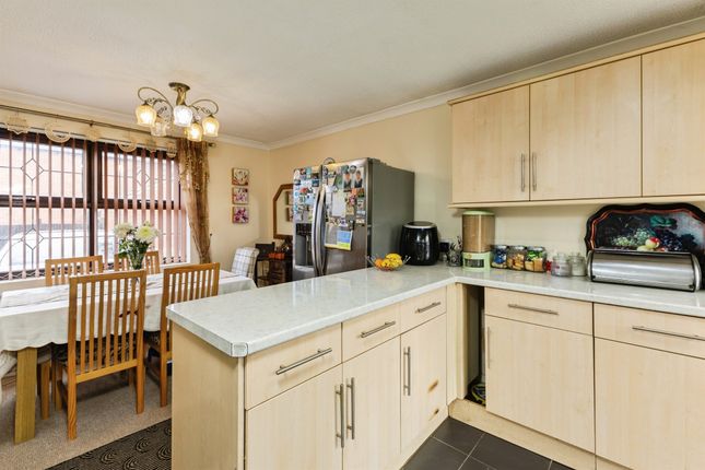 74, Chilcombe Way, Reading photo 3