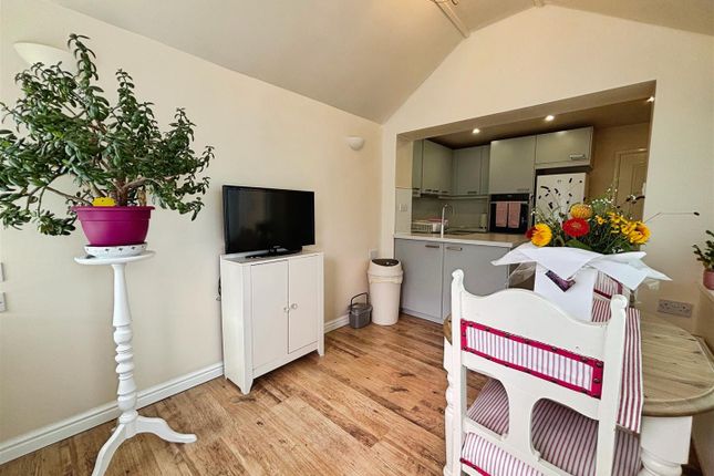10, Clydesdale Drive, Bradford photo 4