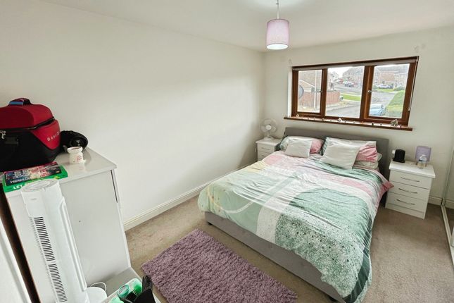 5 Davis Avenue, Bridgend photo 4