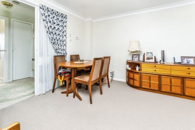 20, Inglewood, Croydon photo 4