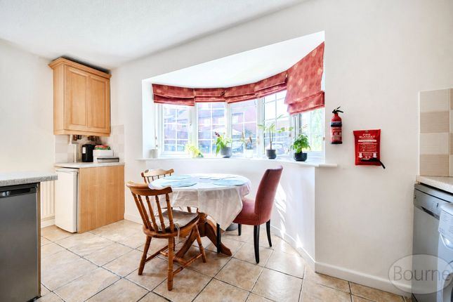 14, Hurst Close, Liphook photo 4