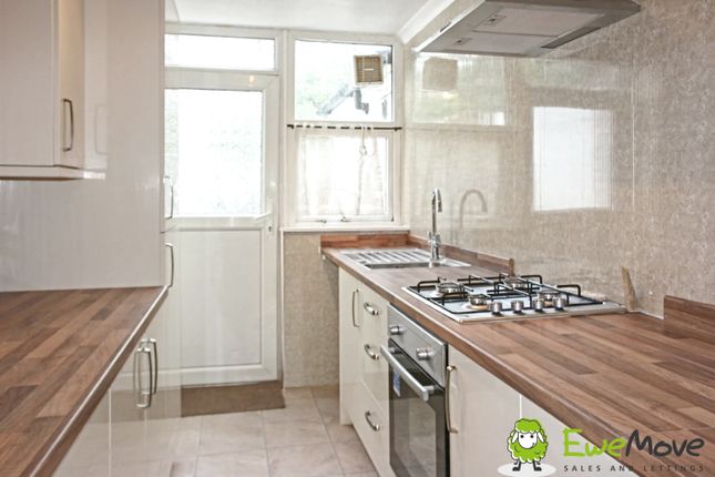23, Roebuck Gate, Stevenage photo 3