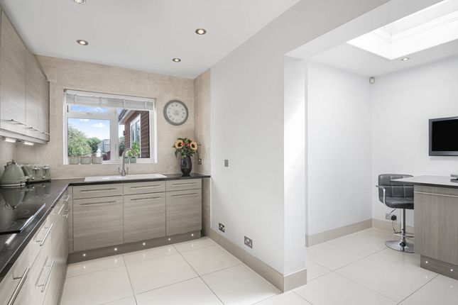 9, TRAFALGAR Avenue, Broxbourne photo 3