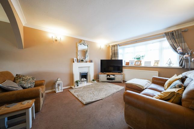 2 Oaktree Close, Leicester photo 2