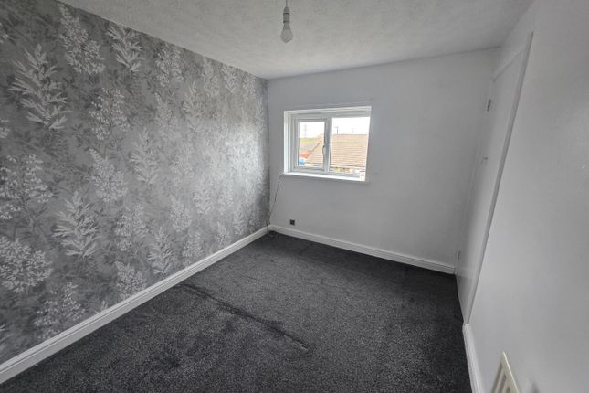 21, Caxton Walk, South Shields photo 4