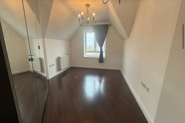 106, Featherstone Road, Southall photo 2
