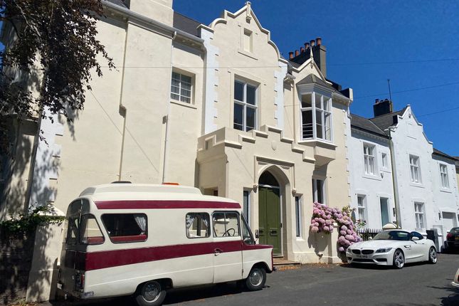 Apt 3, Torquay photo 5