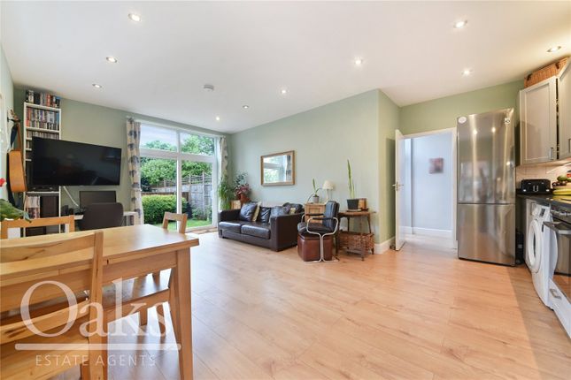 Flat for sale in Pinfold Road, London