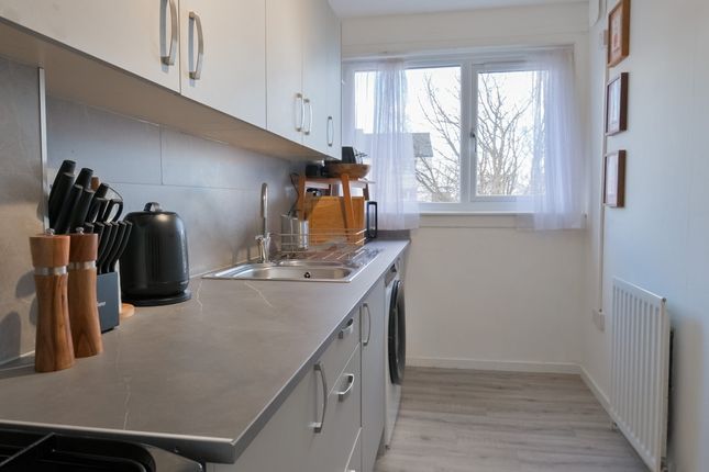 Flat 4, 4, Murrayburn Green, Edinburgh photo 4