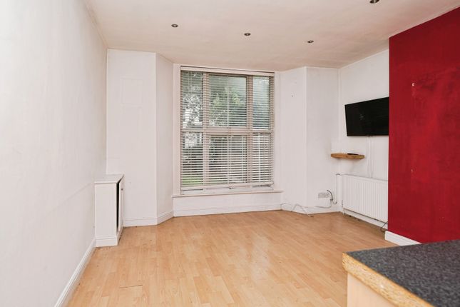11b, Derwent Road West, Merseyside photo 2
