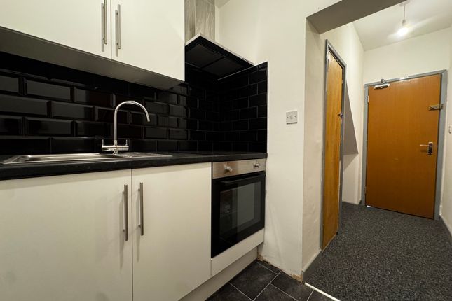 Flat 2, 98, Bitterne Road West, Southampton photo 3