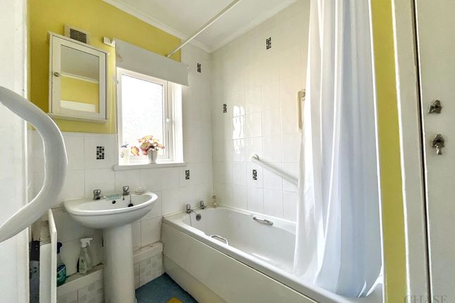 40 Railway Street, Hebburn photo 4