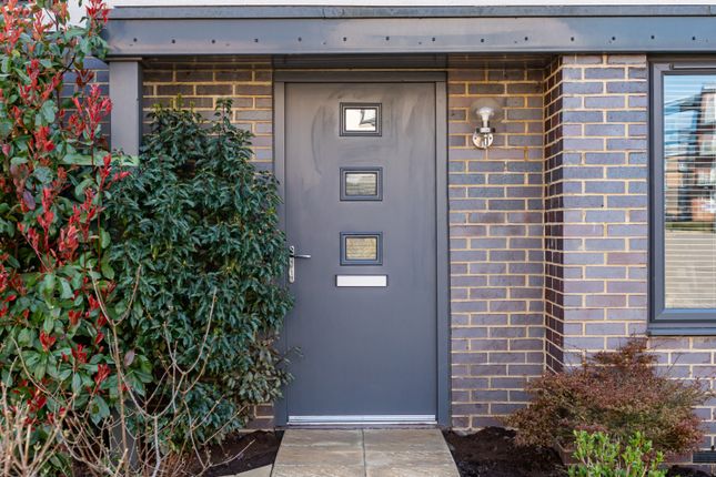 17, Queens Avenue, Welwyn Garden City photo 2