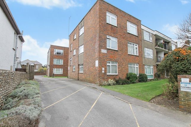 Flat to rent in Clifton Road, Worthing