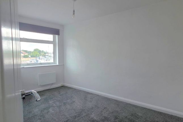 Flat 1,, Bank House, Horley photo 5