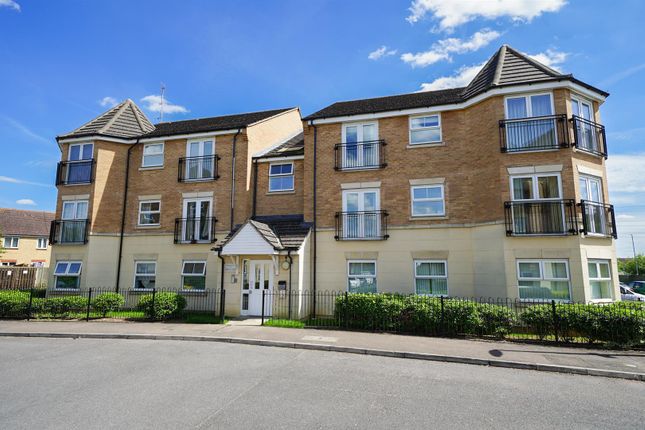 2 bed flat for sale in Reeve Close, Leighton Buzzard LU7