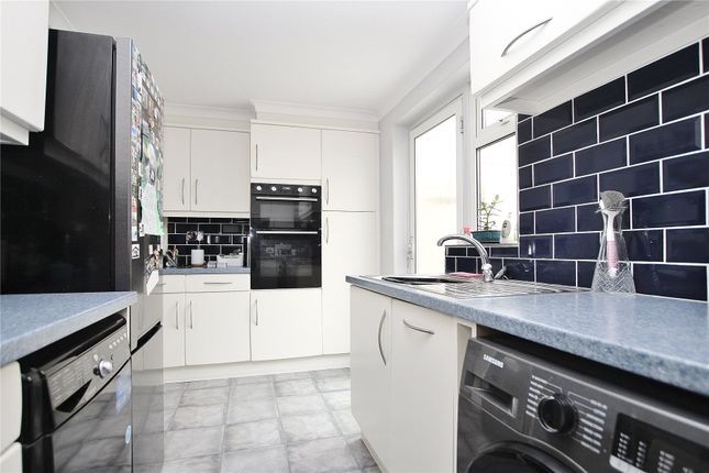 13, Lansdown Close, Surrey photo 4