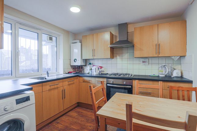 Thumbnail Maisonette to rent in O'leary Square, London