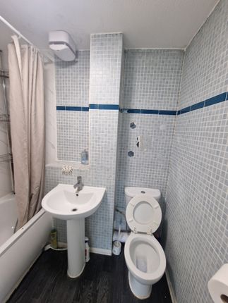 Flat to rent in Archery Close, Harrow