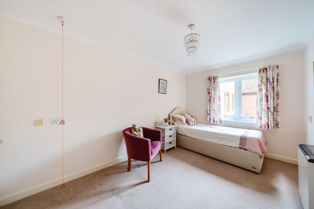 Flat for sale in Orchard Walk, Winchester