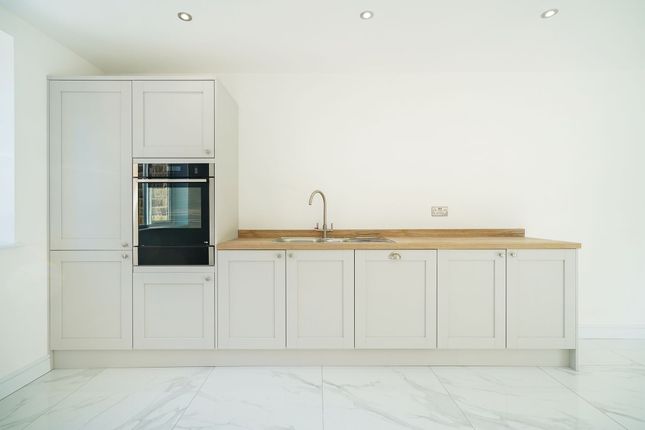 5 Totley Hall Court, Sheffield photo 4