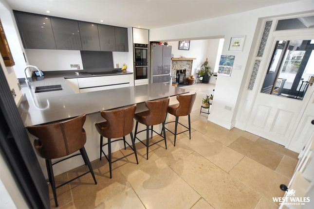 Woodfield House, Carmarthen Road, Kilgetty photo 3