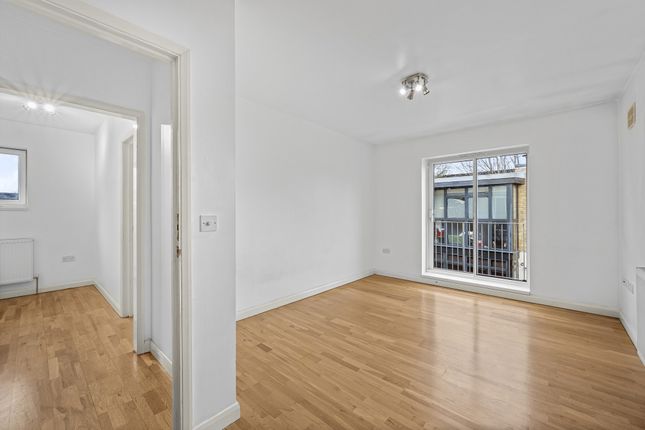 163 Kimberley Avenue, London photo 2