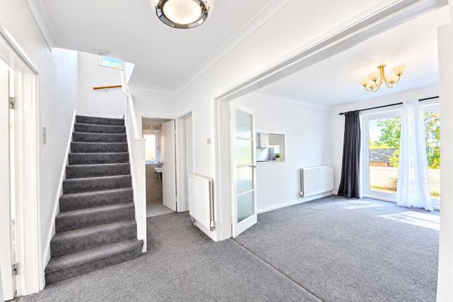 100, South Lodge Drive, London photo 3