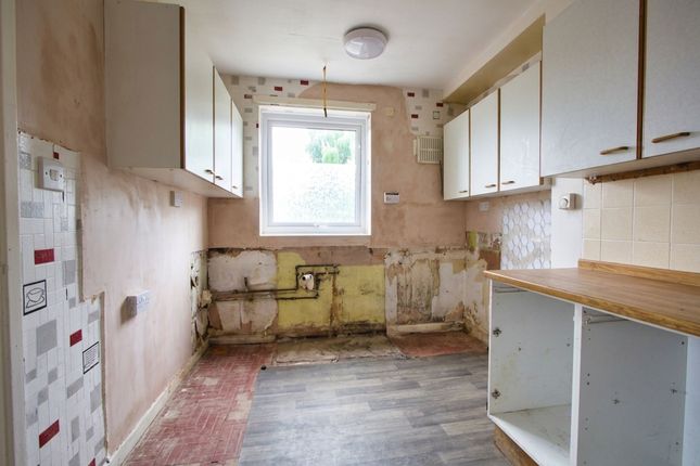 9 Poolsbrook View, Chesterfield photo 4