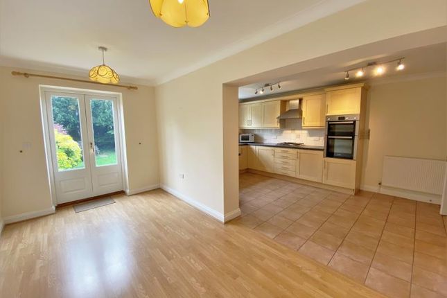 6, Waldens Park Road, Woking photo 3