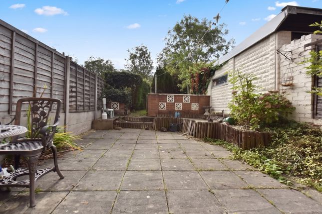 29, Tiverton Close, Kingswinford photo 4