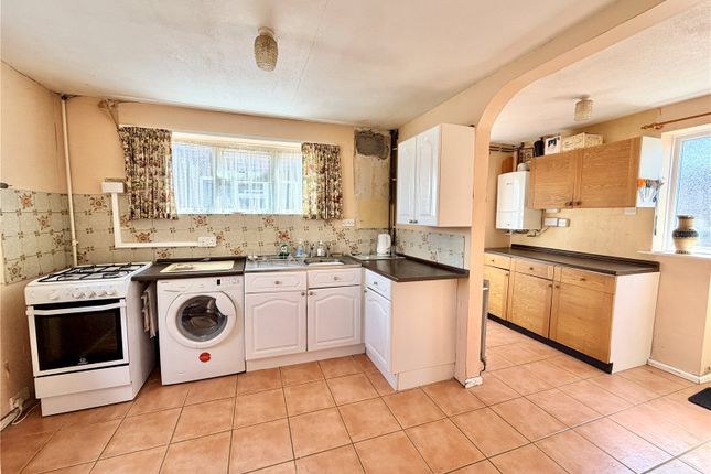 37, Gordon Road, Lymington photo 3