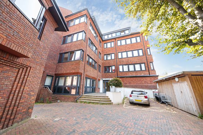 Flat 2 Lovell House, 271, High Street, Uxbridge photo 2