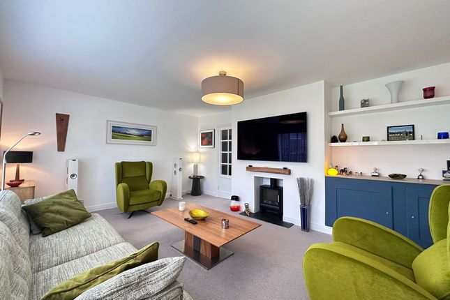 6 Walmsley Gardens, Scarborough photo 2
