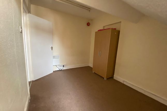 Flat 6 5-6  Clifton Place, Nottinghamshire photo 4