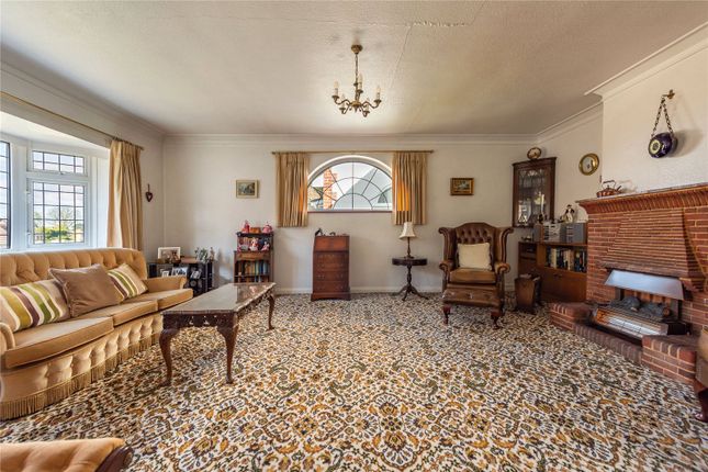 7, Denfield, Surrey photo 3
