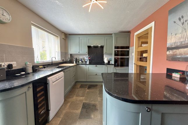 6, Drakes Meadow, Yeovil photo 2