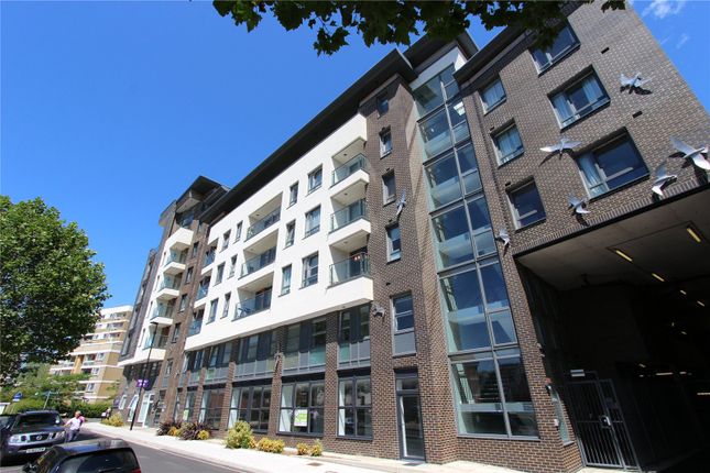 Thumbnail Flat to rent in Empress Heights, College Street, Southampton, Hampshire