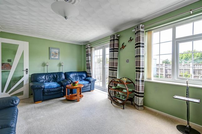 8, Fellowes Drive, Bradwell Great Yarmouth photo 3