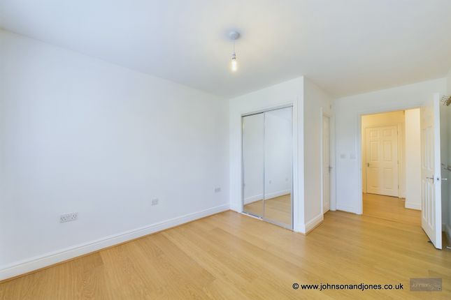 Flat to rent in Eastworth Road, Chertsey