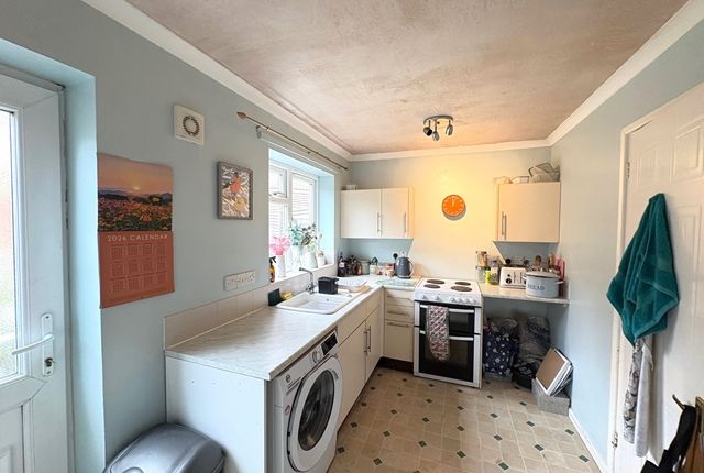 24, Barnes Close Devon, Honiton photo 2