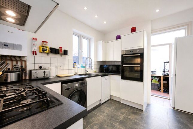 12, Weston Avenue, Hampshire photo 4