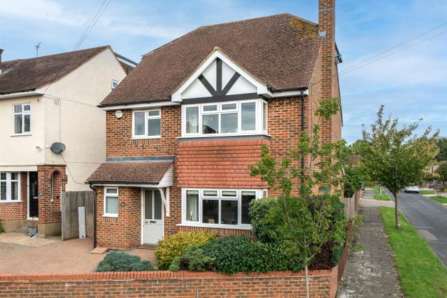 Thumbnail Detached house for sale in Kingshill Avenue, St.Albans
